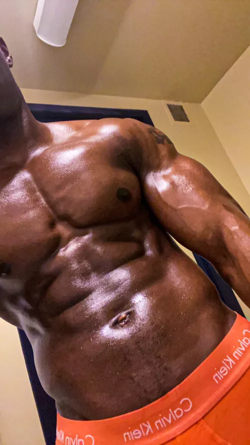 Flex with me nude bro 😉😛