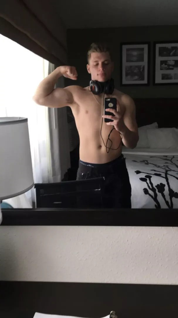 Flexing hard for you
