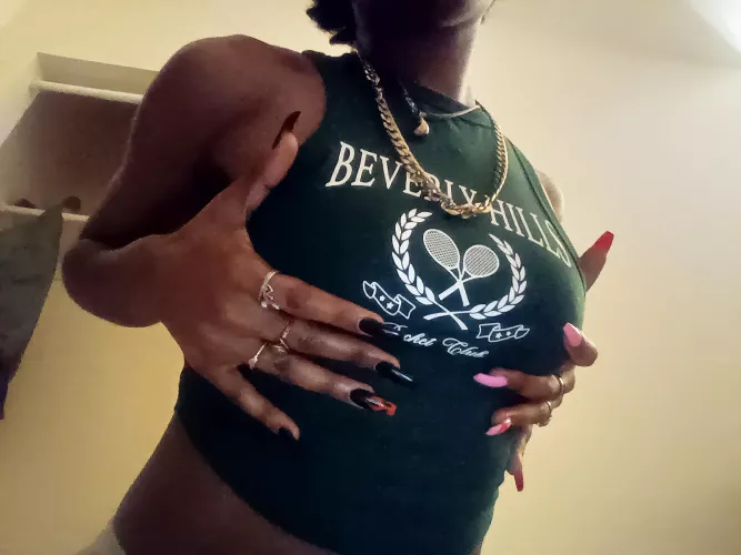 Flicking your dick in your cage with the pretty nails you keep funding 🌹❤️