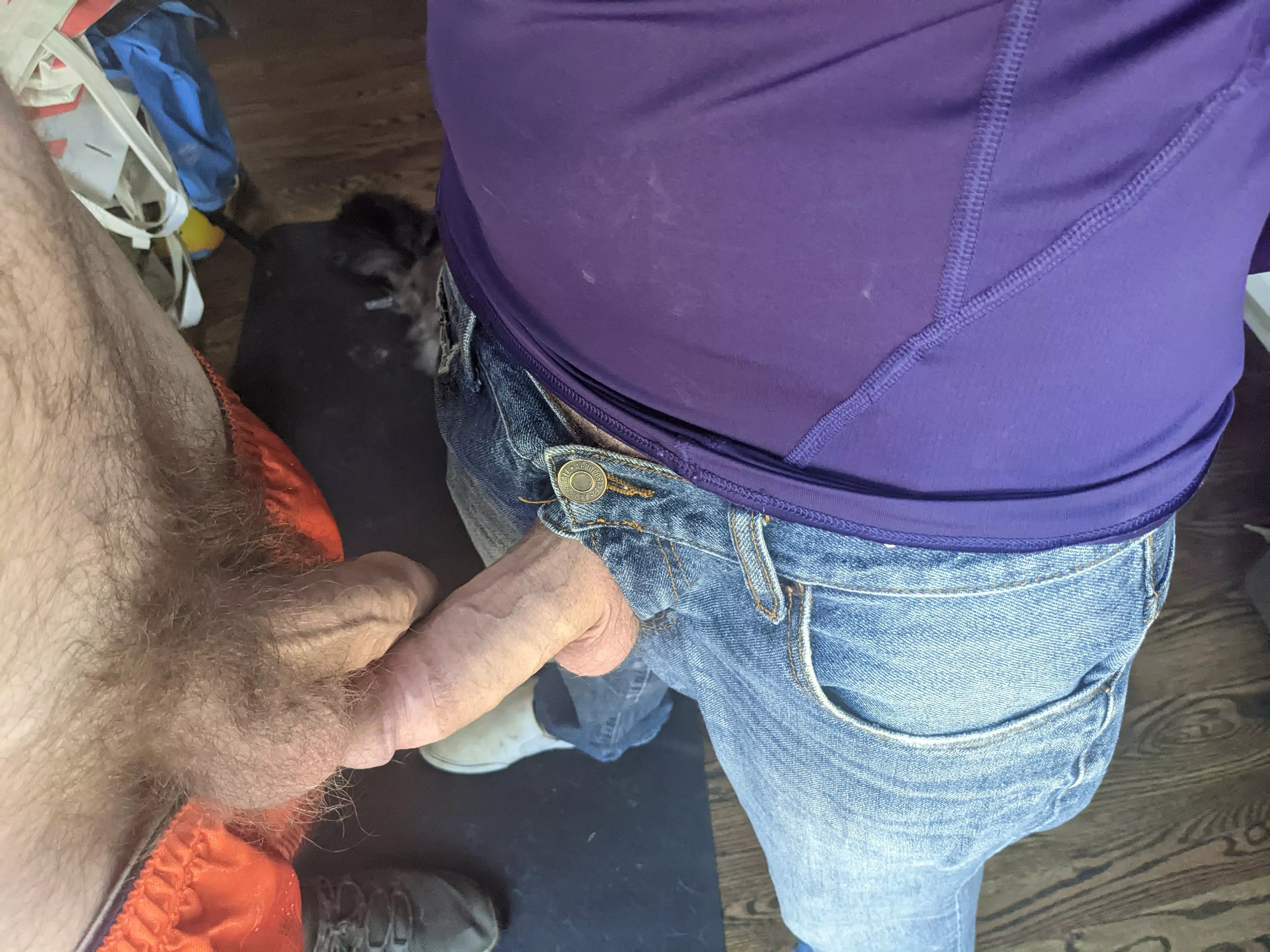 flopping out to Frott 💦😈