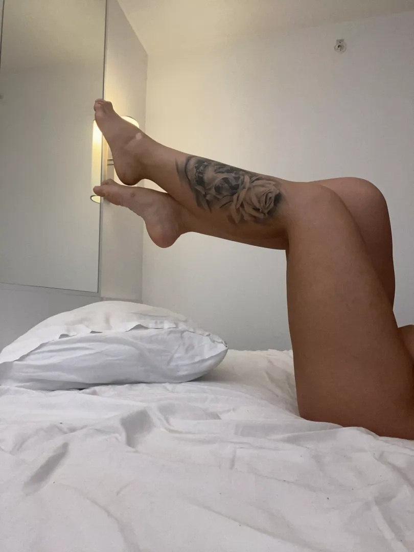 For connoisseurs of women's legs and beauty