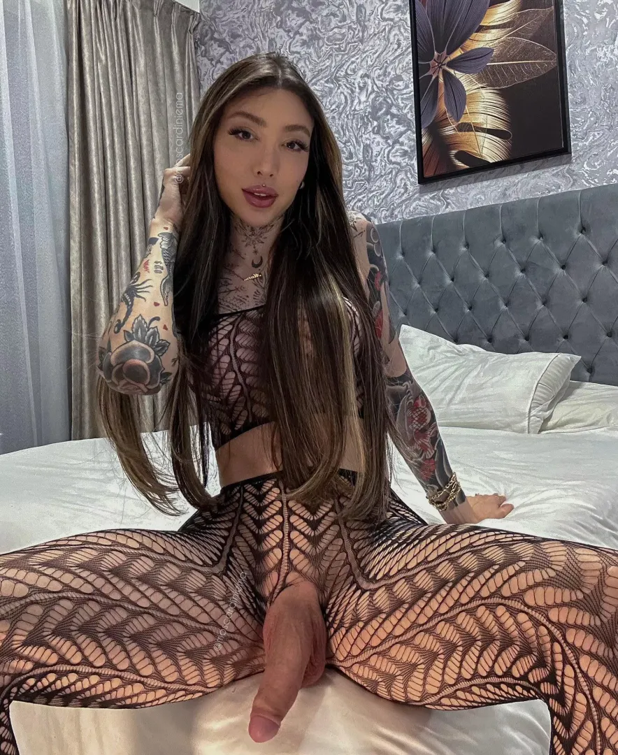 Forever your big dick queen.