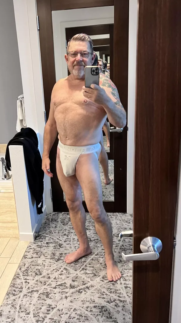 Forgot to post yesterday for last day of jocktober. Gay daddy selfie