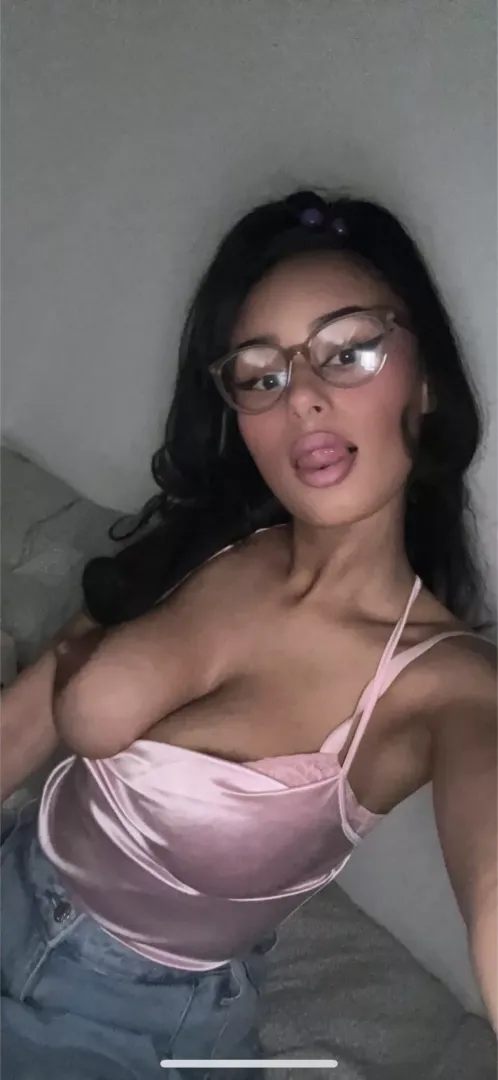 Free OF 😈 suck my 🍒 and pussy please ? 🥺👅💋👇🏽