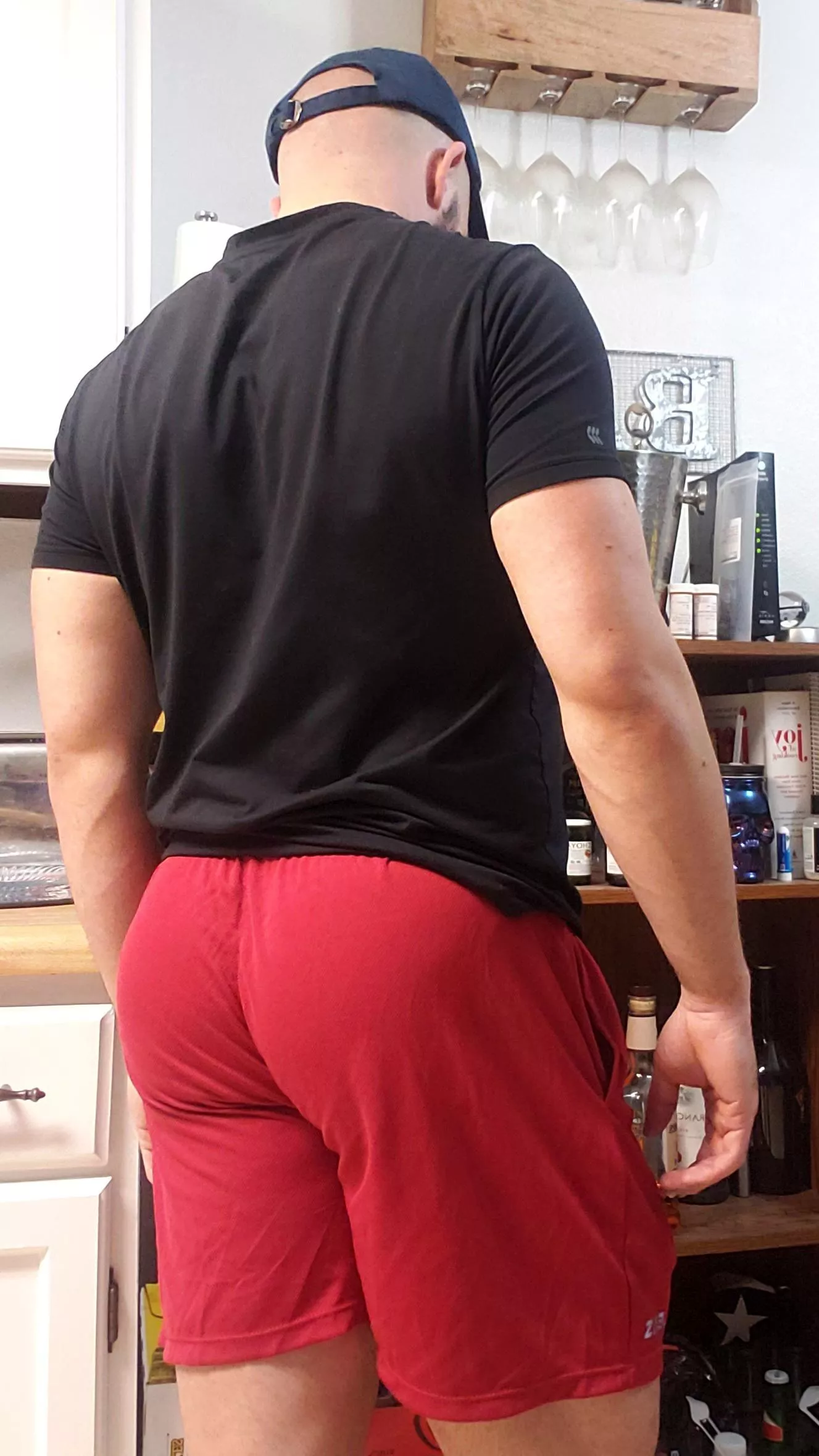 Freeballing in my gym shorts n friend said turn around