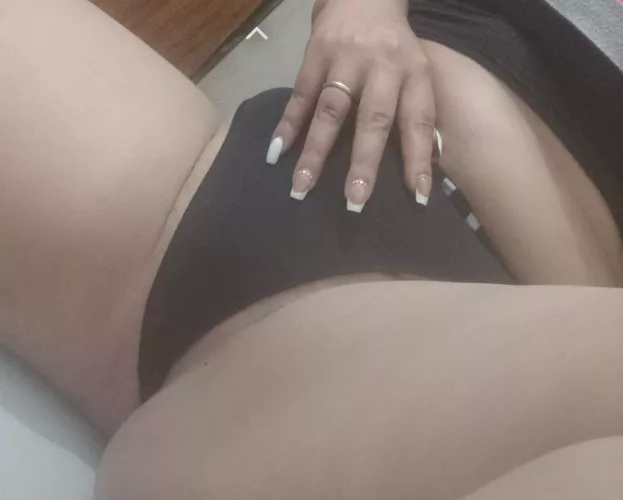 French nails look beautiful, sensual and delicate