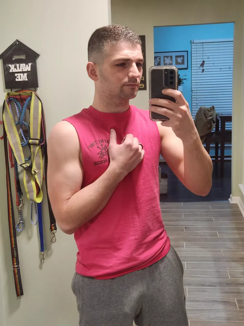 Fresh haircut! Marked NSFW because of gray sweatpants 😅