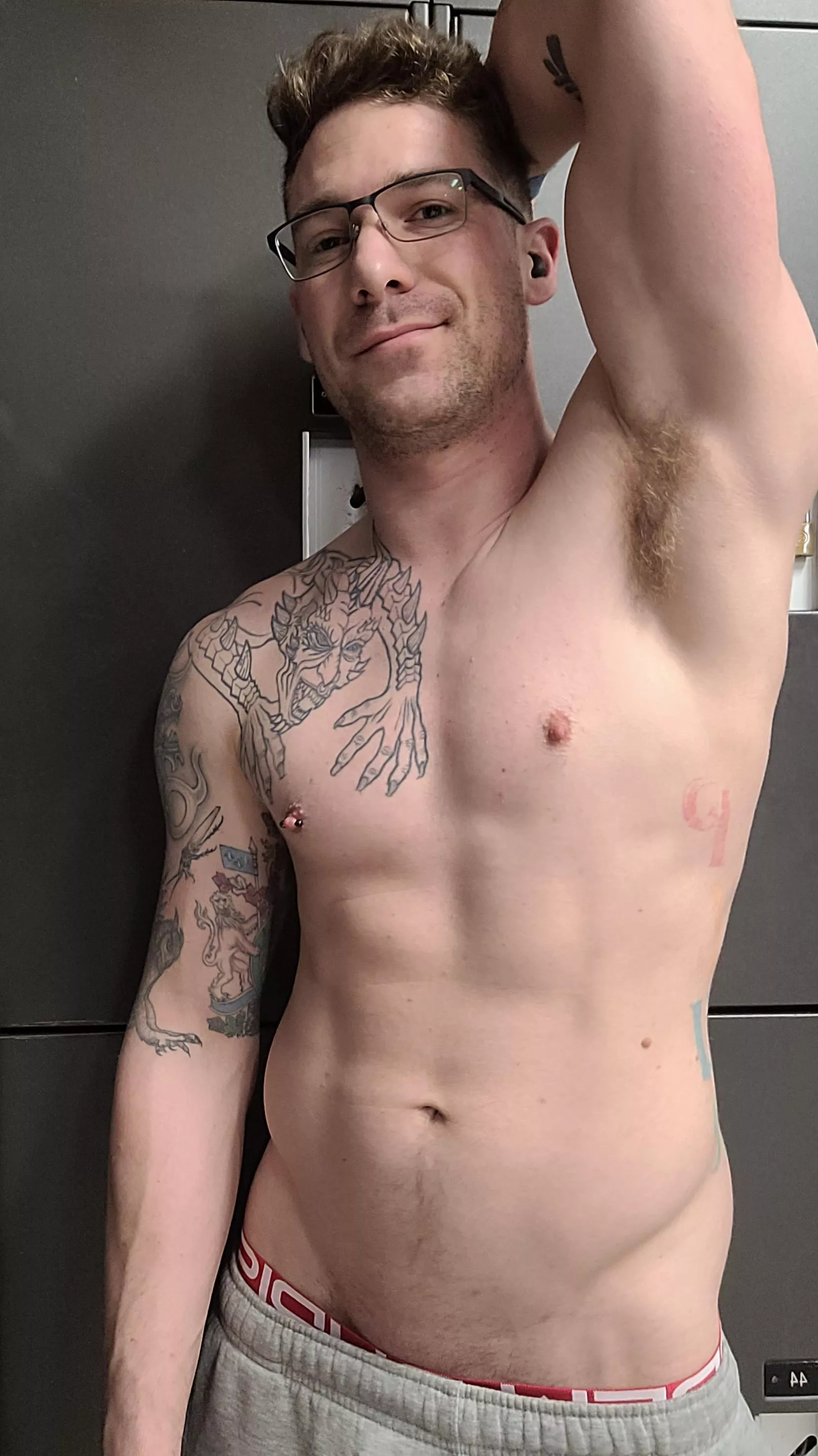 Fresh out of a morning workout. Sweaty pits with a pump