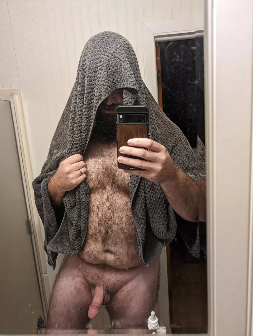 Fresh out of the shower. I'm sure you'd love to spend the morning on your knees... 😏😈