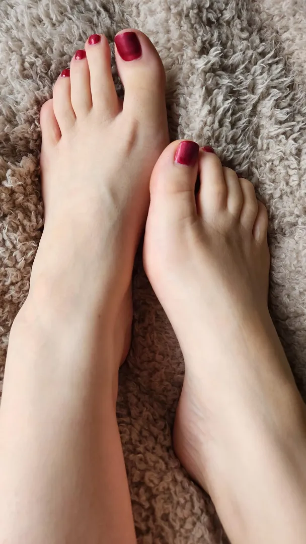 Fresh pedi... its giving Christmas in February