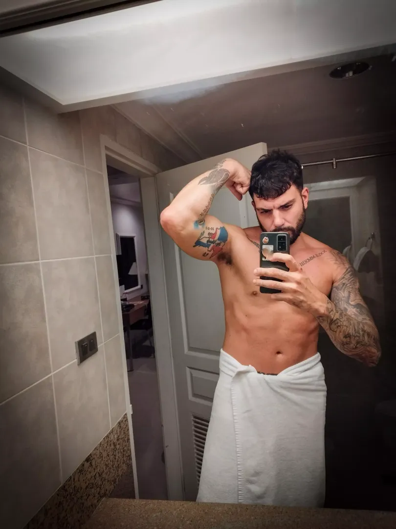 ☺️ Freshly showered but I think it's time to get a little dirty 😈