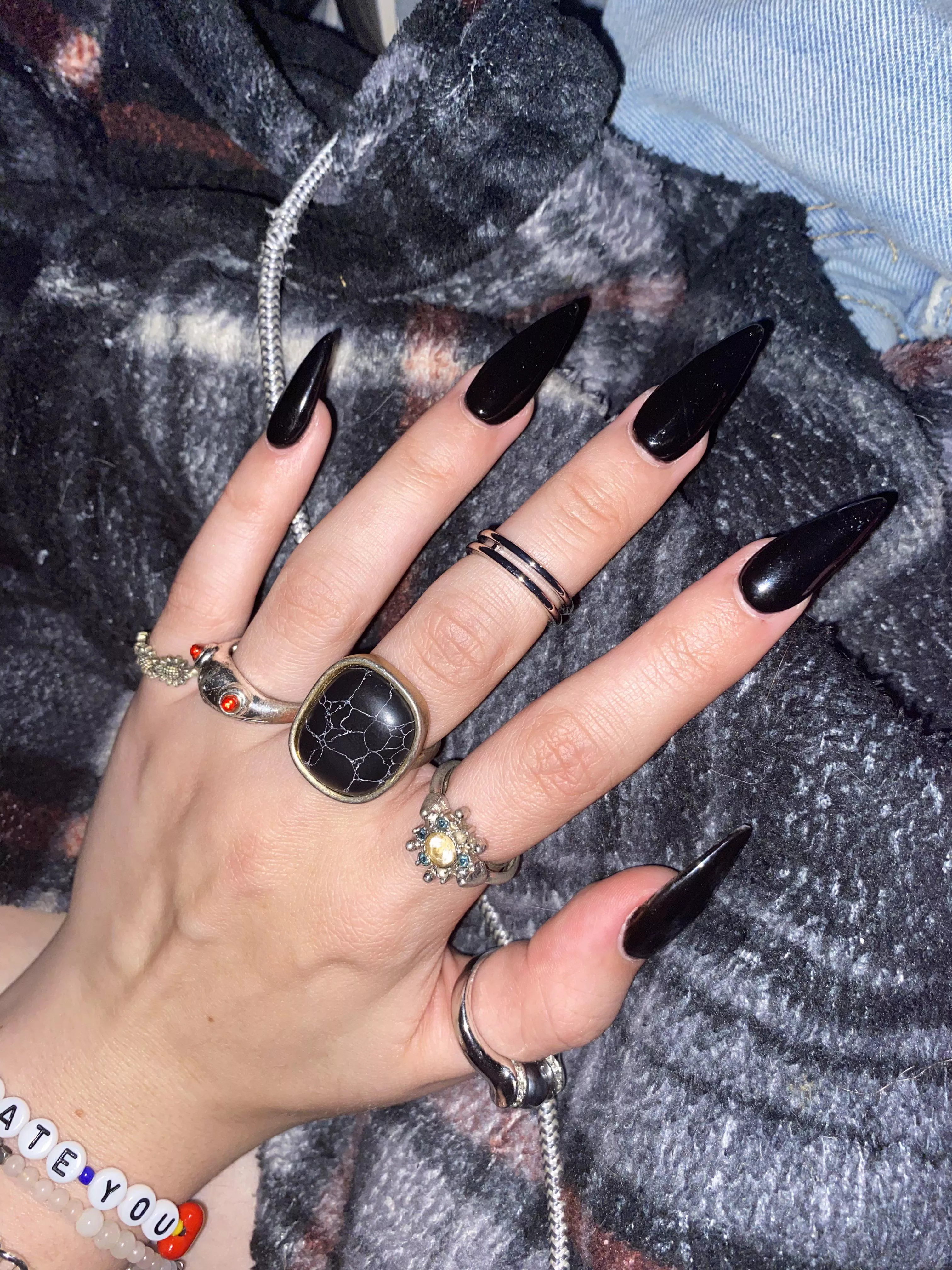 Friend online got the perfect set 😍💅🖤🥵