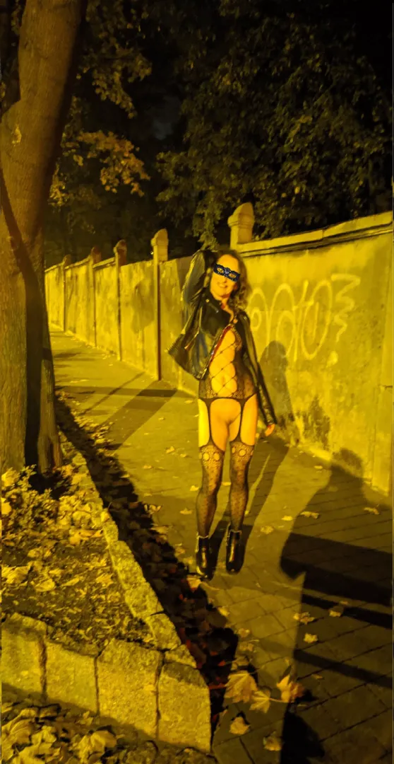 frivolous Pixi on the street