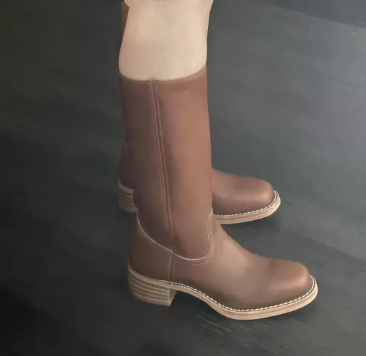 Frye Campus fit