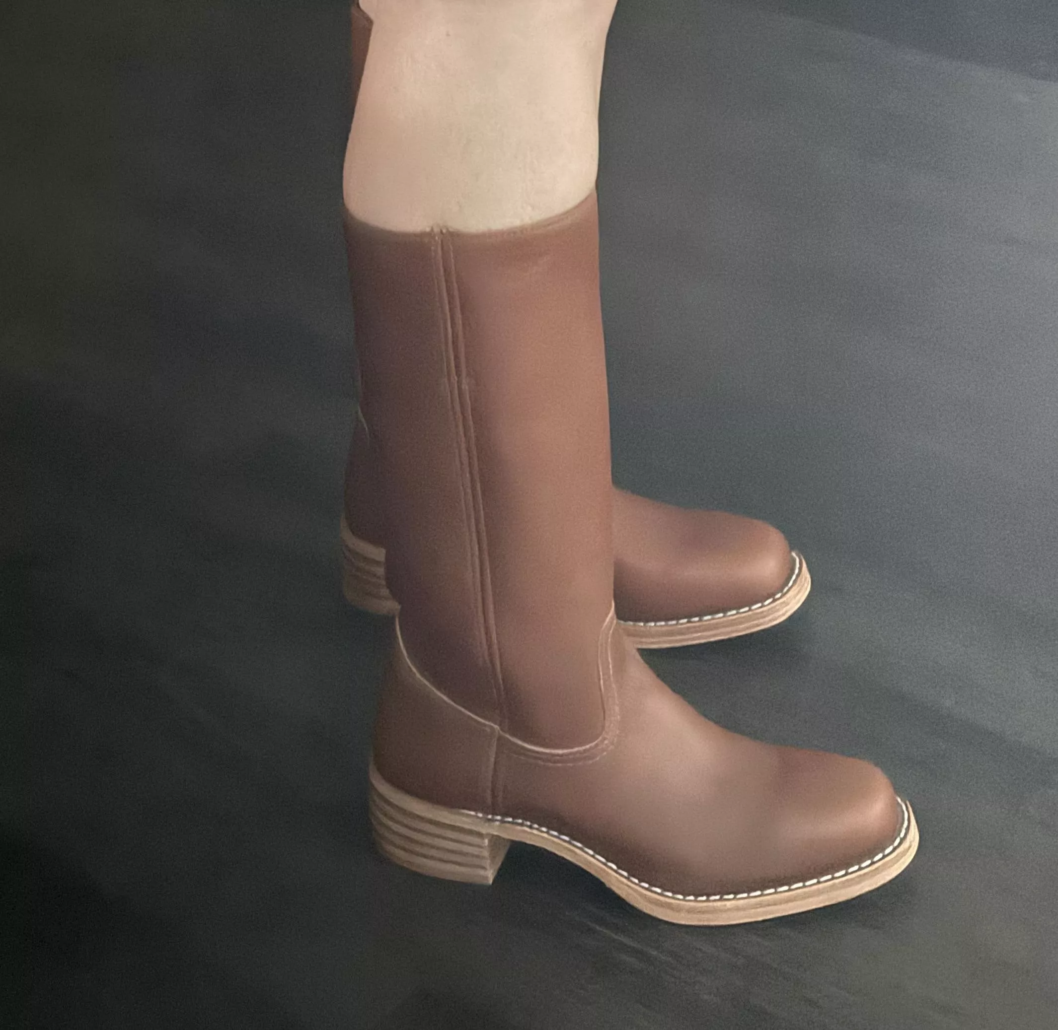 Frye Campus fit