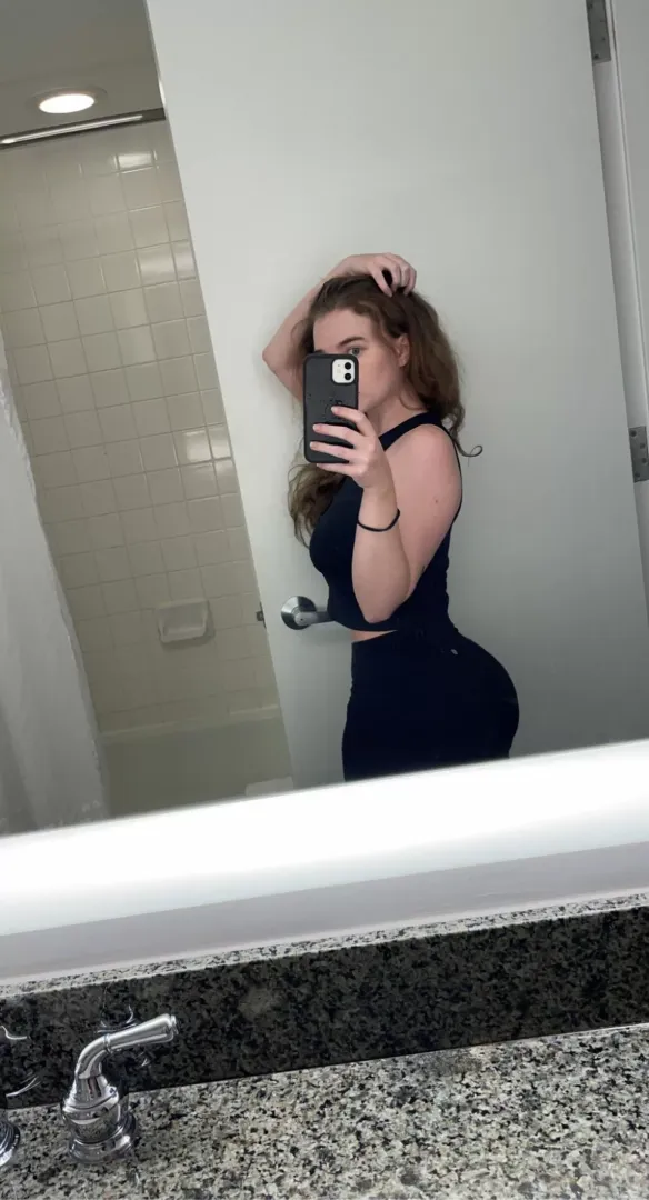 Fuck me in my dorm room 😈