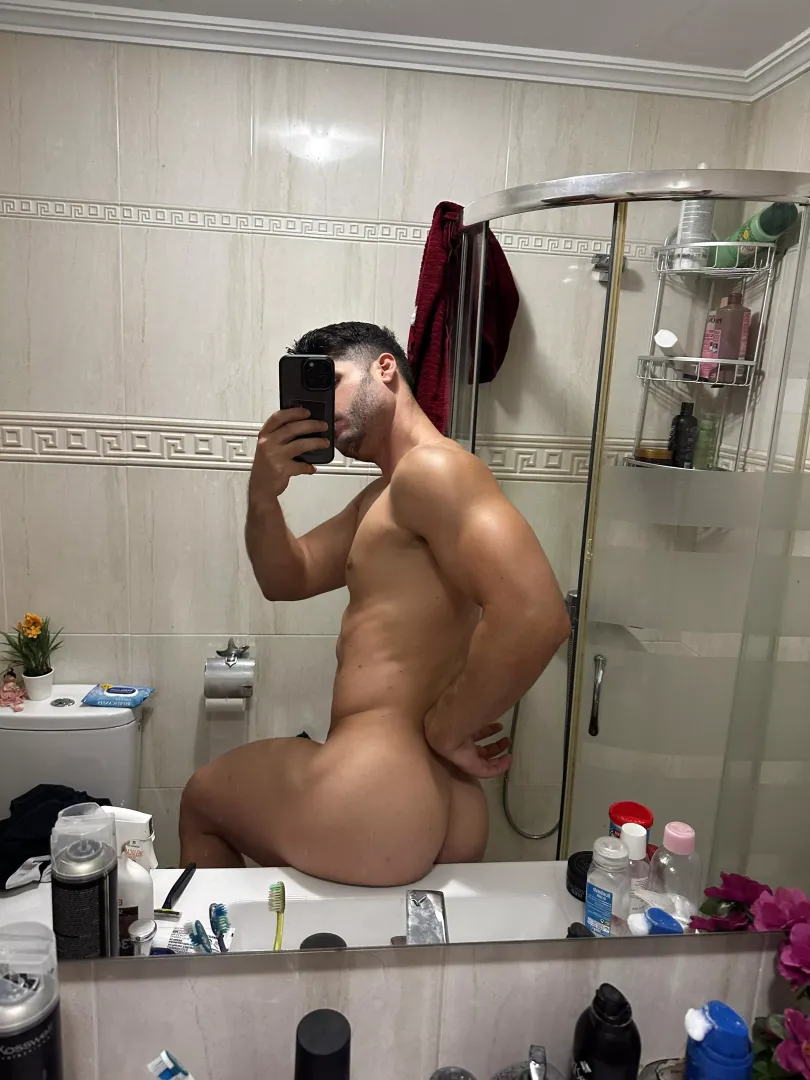 Fuck my big ass now