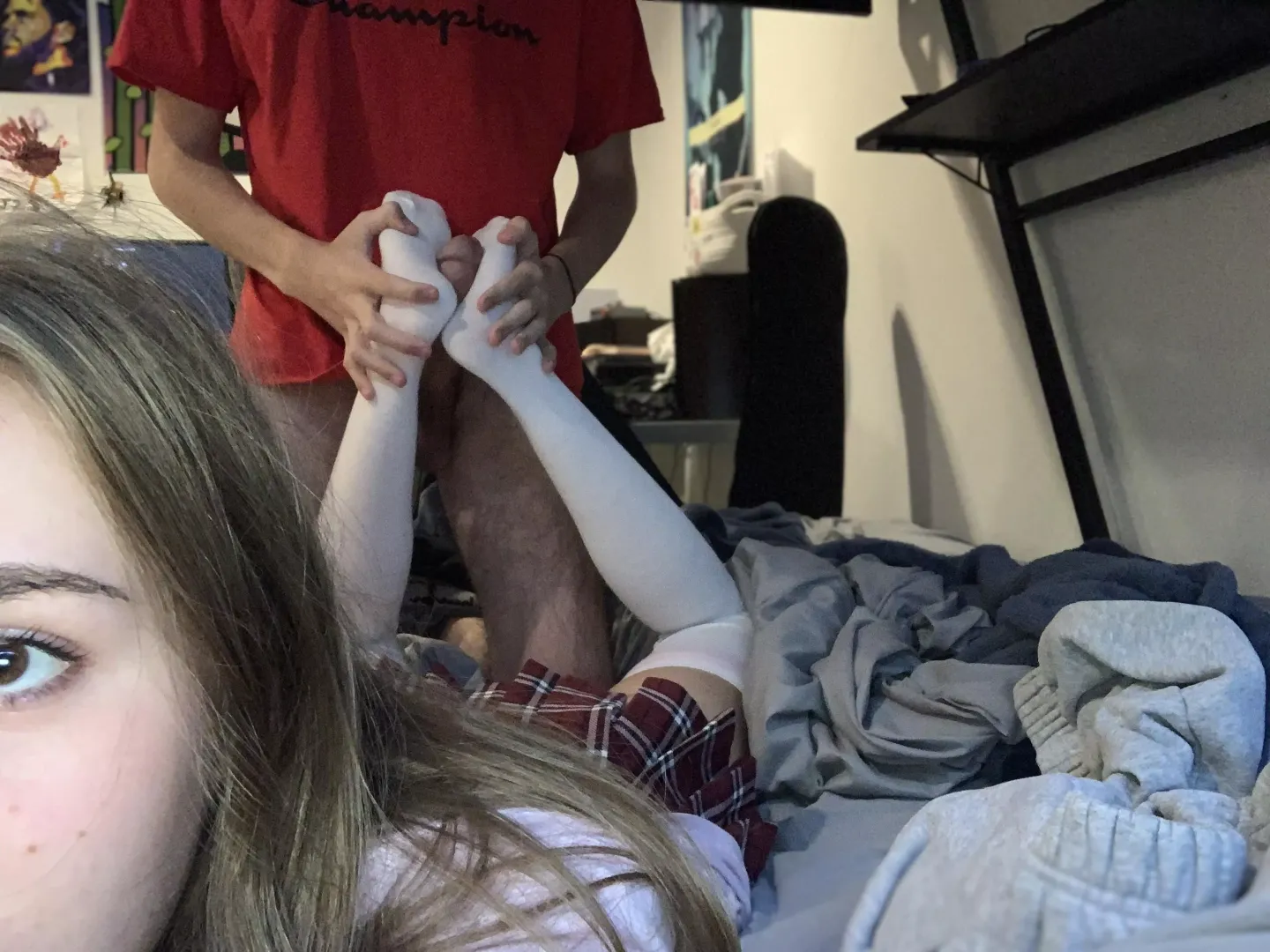 Fuck my feet from behind pls