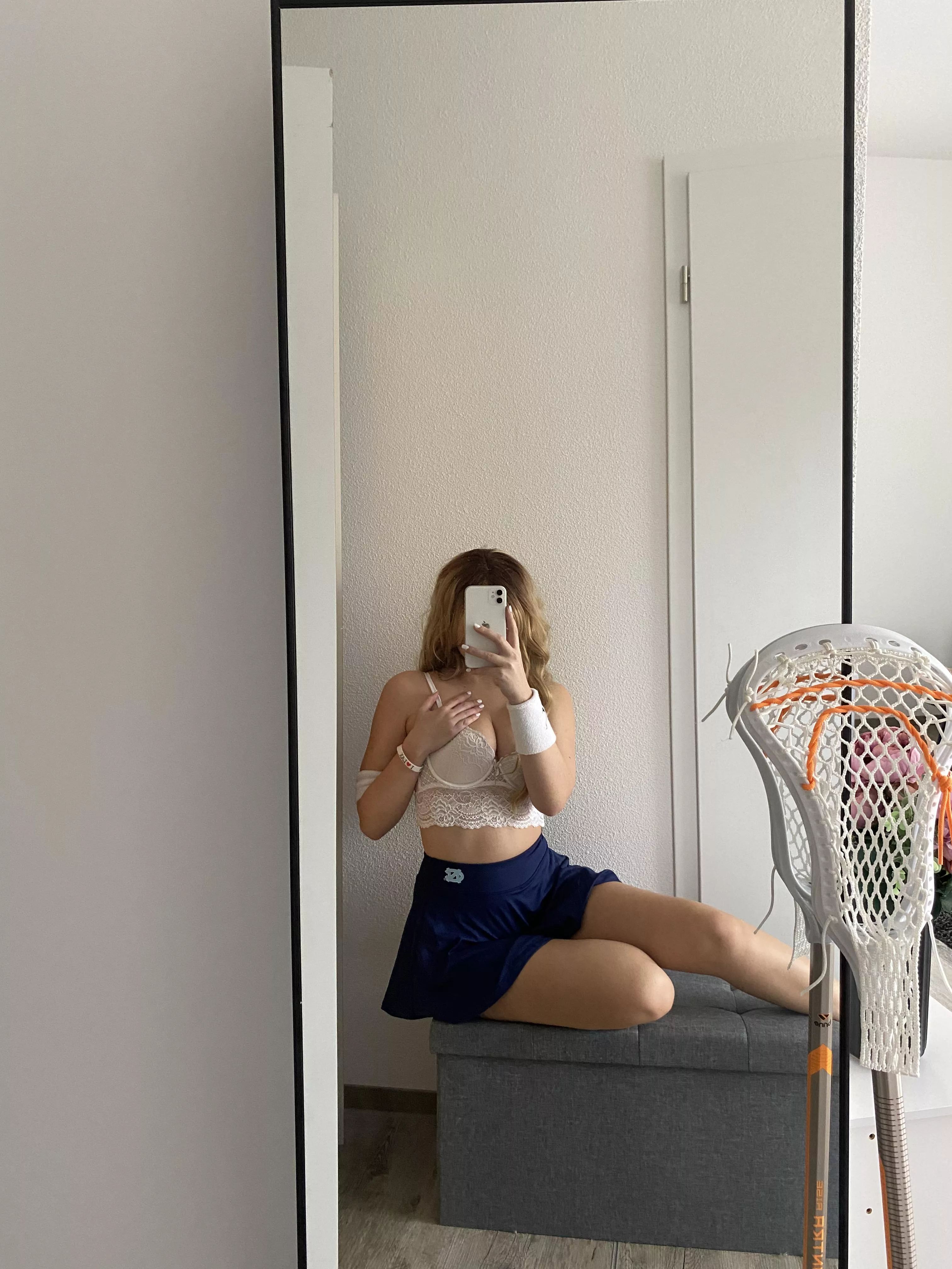 fuckable or nah ? (18f)
