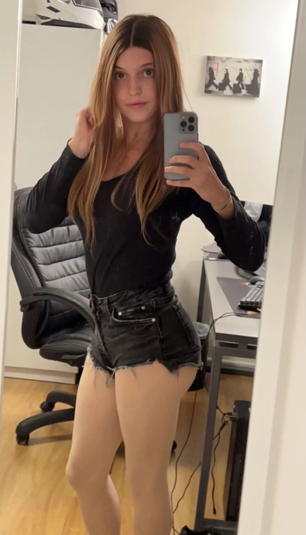 Full body mirror selfieee, except my feet😋❤️🥰