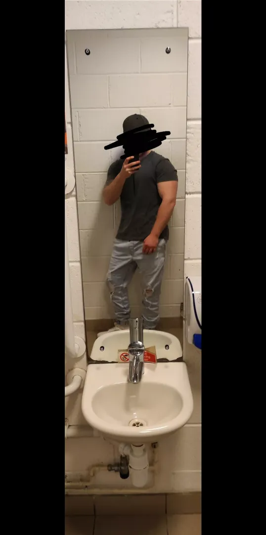 Fully dressed filling out clothes (M)