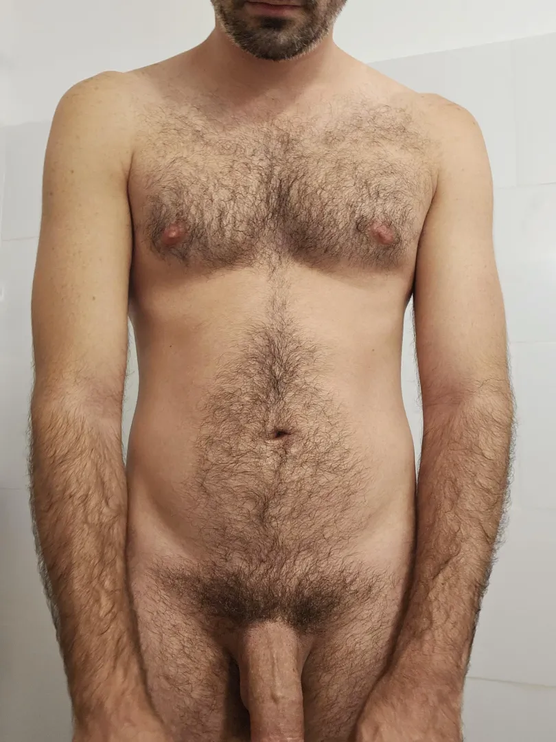 Furry body. Who's bottoming for me?