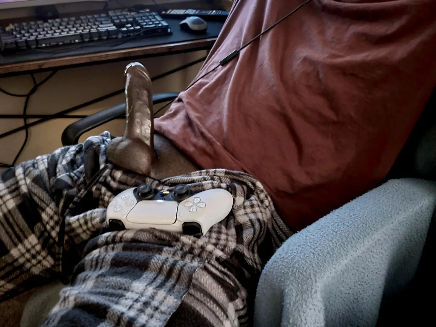 Gaming and edging on this wonderful Saturday 😩 Send help🙏🏿