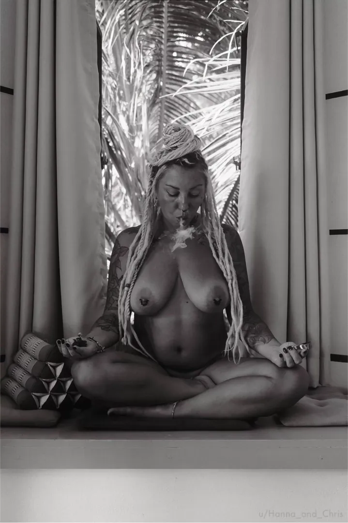 Ganja Goddess 🖤[OC]