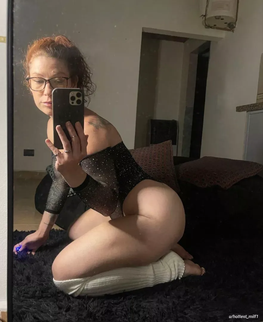 get behind this milf and take her