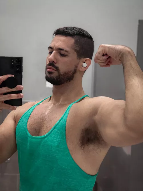 Get in here, these sweaty pits need to be licked up