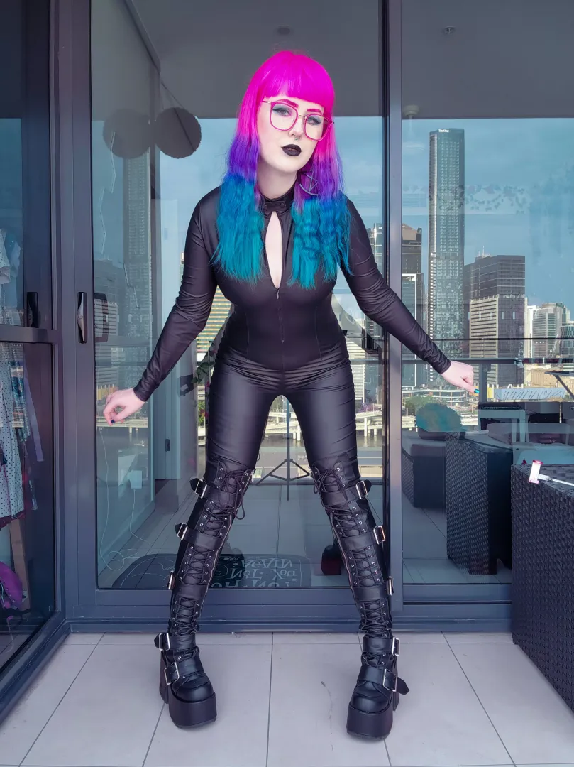 Get on your knees and worship me
