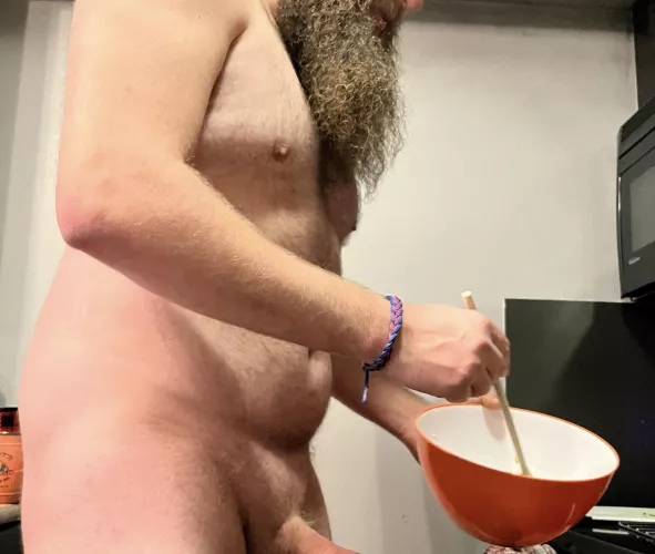 Get you a 🐻 who can 🍳 . 🤭🤭