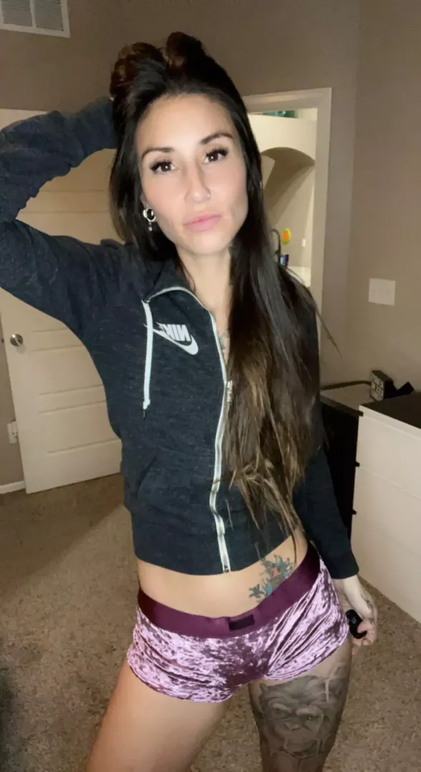 Get yourself some velvet shorts [F]31