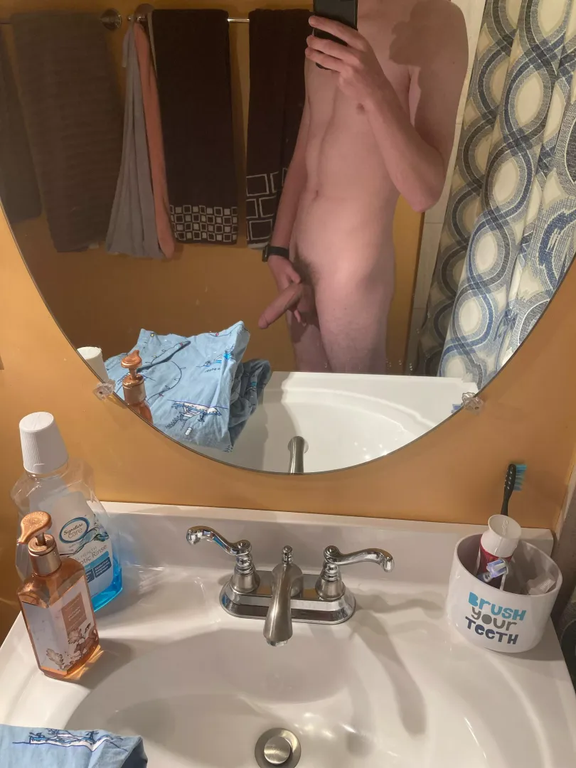 Getting into the shower with a semi, who wants to make it fully hard 😜
