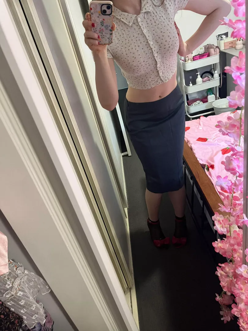 Getting ready to go into the office 😈