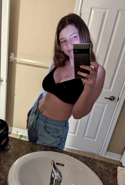 Getting ready to greet the neighborhood dads 🤭