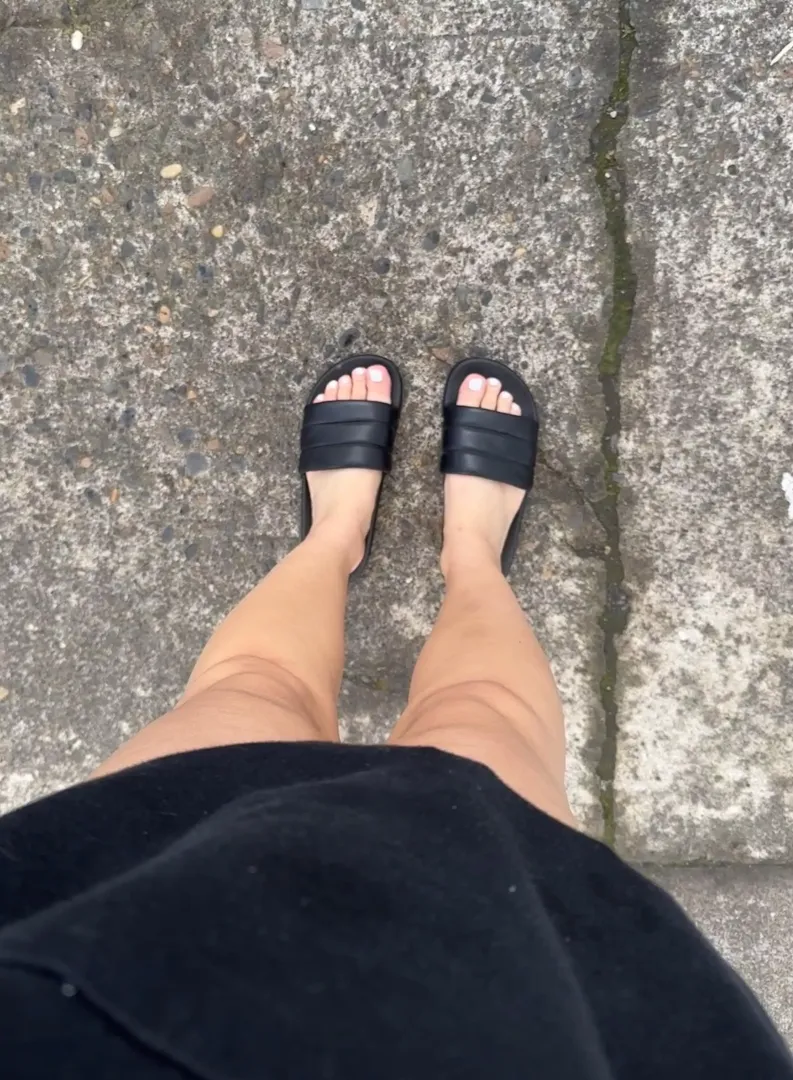 Getting some errands done in these comfy slides 🖤