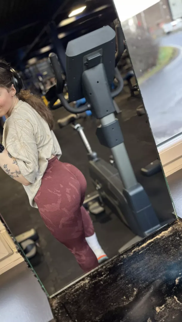 Getting that Christmas booty workout in