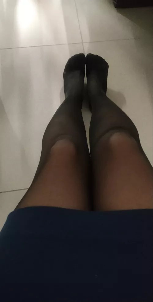 Gf in office pantyhose