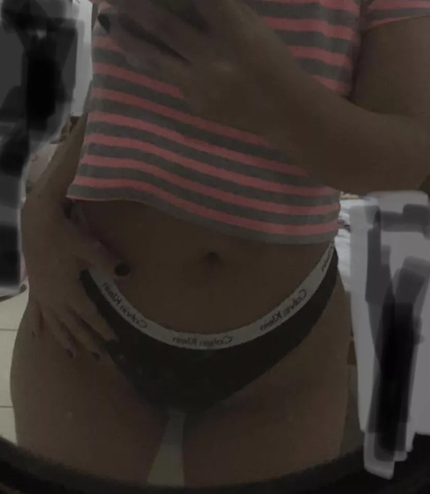 GF wanted me to post her pics, let her know what you think and what you would like to do 😁