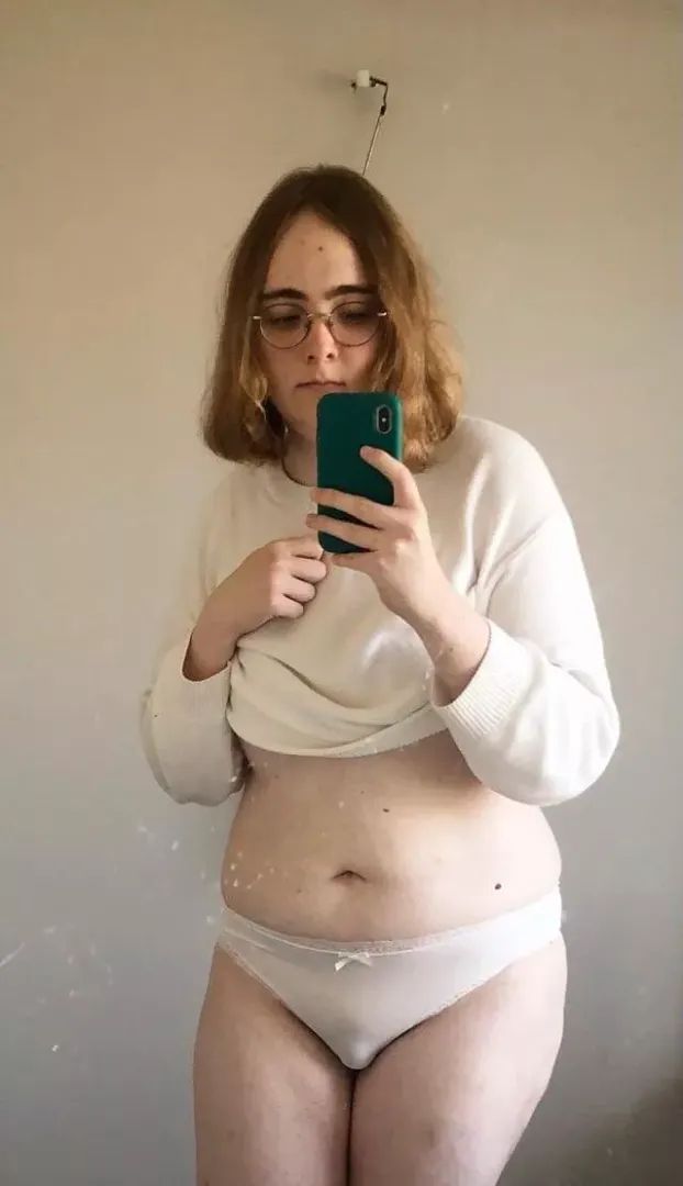 Girl bulge and tummy :3