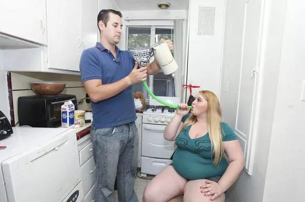 Girls deserve to get stuffed and have i big beautiful hanging belly ! Is there a place for a feeder to find a serious stuffer to feed long term ?