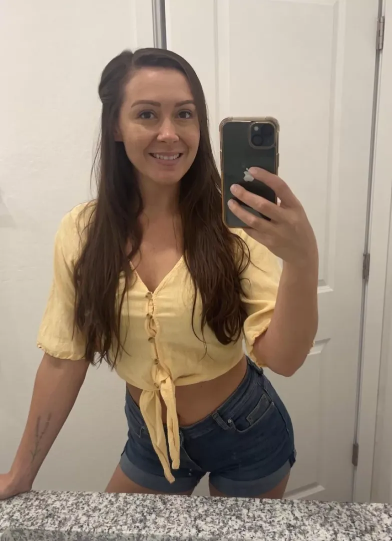 Girls in crop tops do it best!