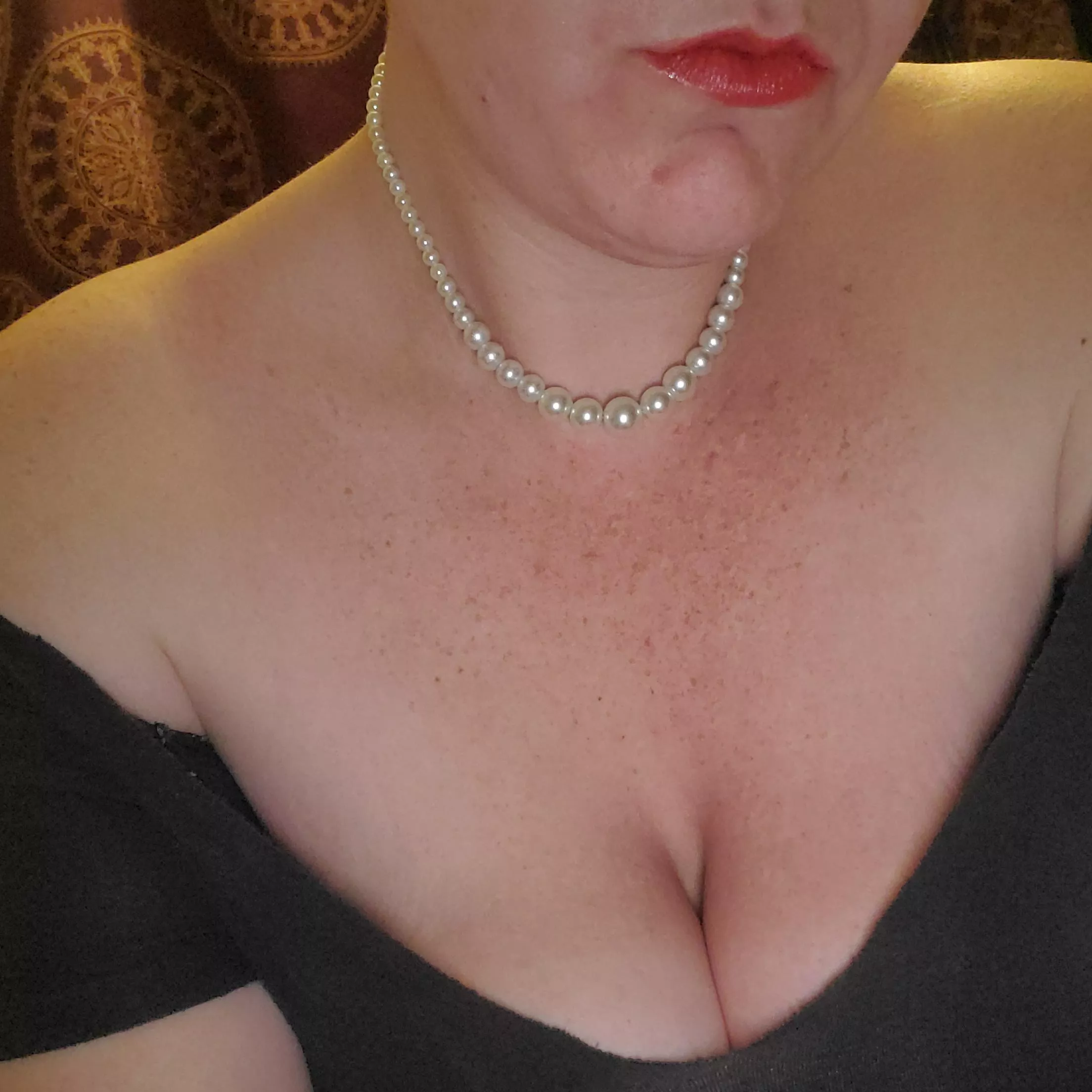 Give me a pearl necklace while I wear my pearls