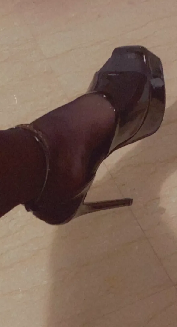Glossy black <3