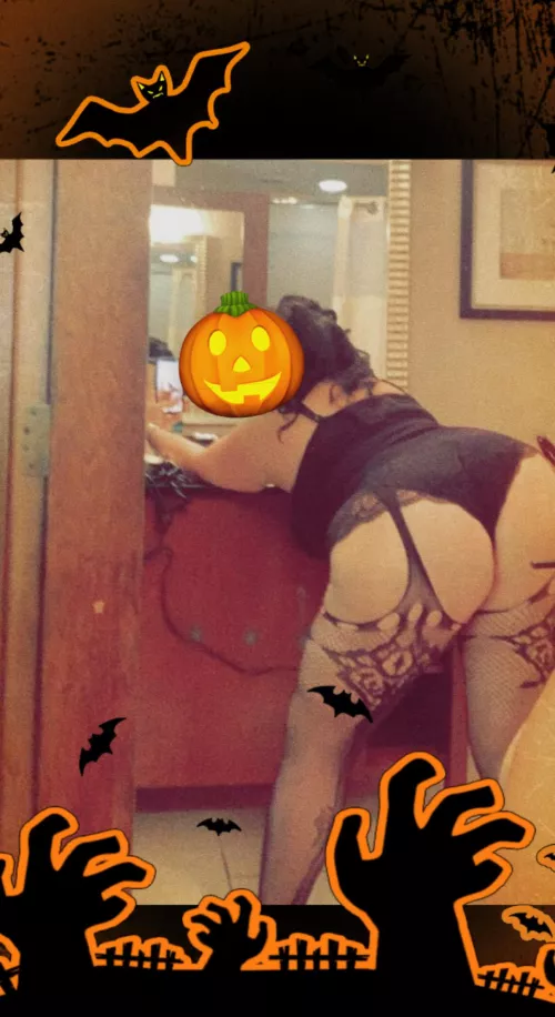 Goin out tonight for some nasty spooky funnn 😈🍑👻
