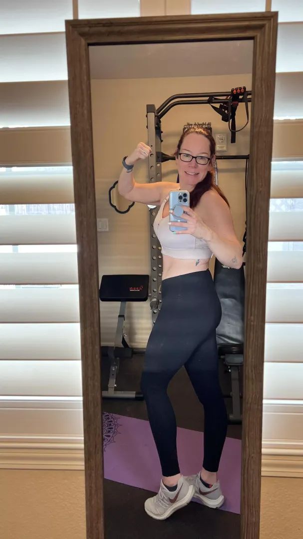 Going into the weekend right! 💪🏻🦵🏻🍑