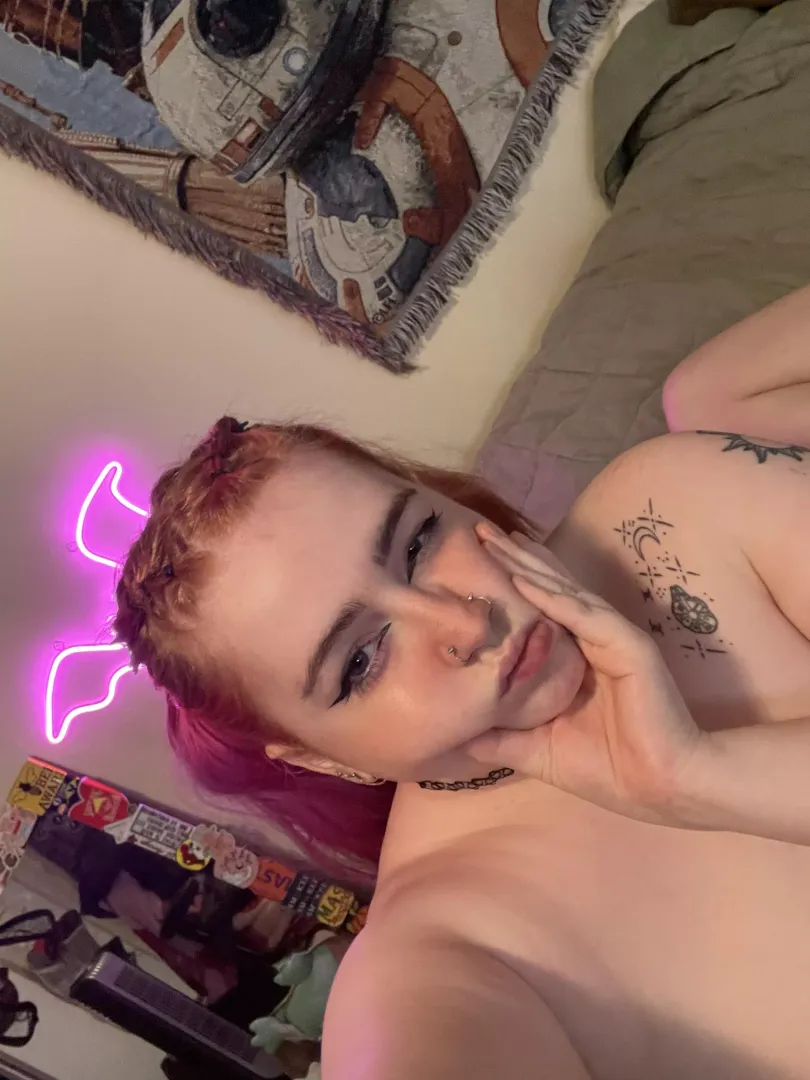 going live in 15 on Chaturbate. Cum see me get fucked 💖 user: xoxonoelbabyy