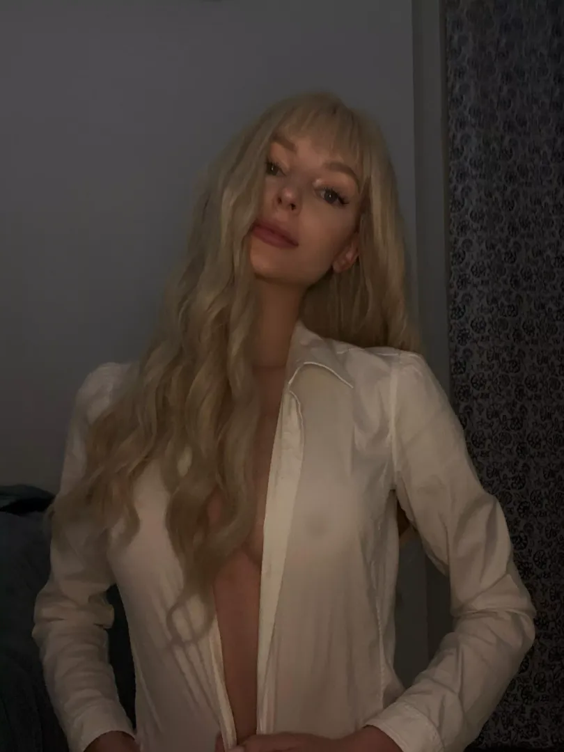 Going to my classes, braless of course 🤭