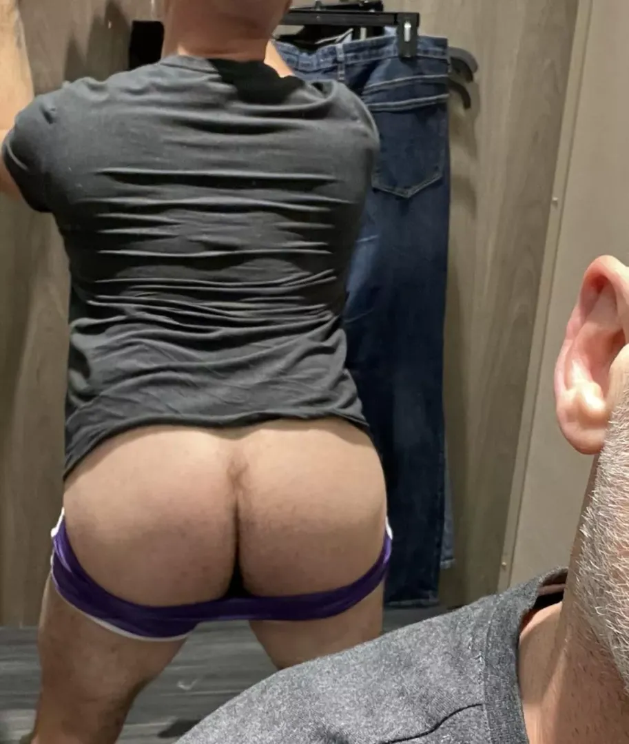 Gonna try to squeeze this thing into new jeans 🍑